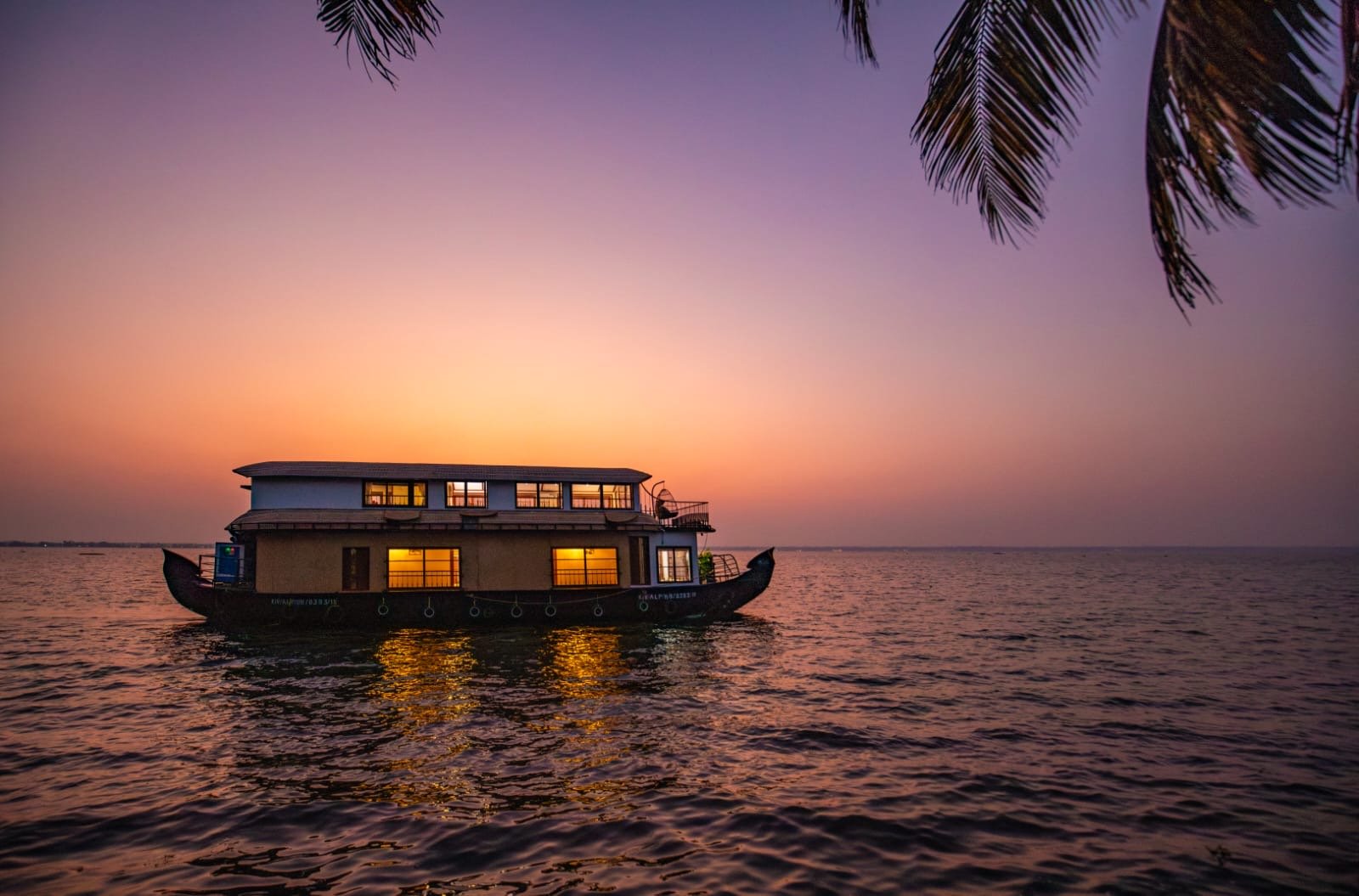 Navigating Alleppey's Backwaters: A Journey Through a Network of Rivers and Canals - Go Houseboat