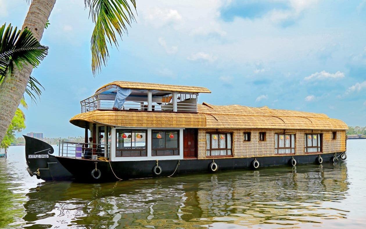 4 Bedroom Houseboats in Alleppey Kerala.