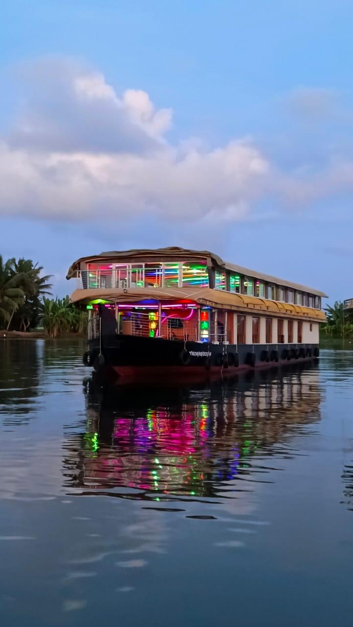 9 Bedroom Houseboats in Alleppey Kerala.