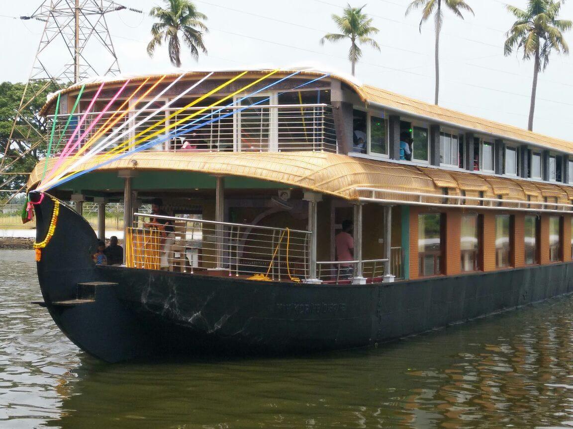 8 Bedroom Houseboats in Alleppey Kerala.